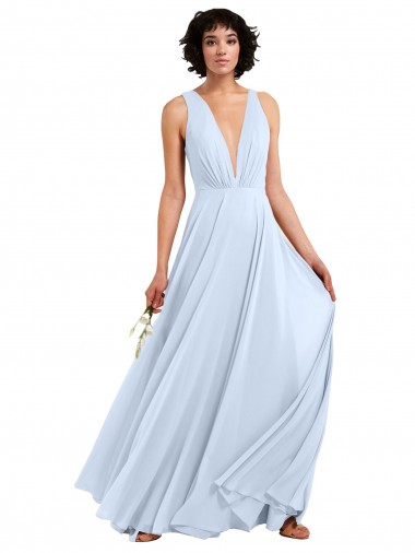 Desconto Azul Céu Claro Linha A Decote V Sem Mangas Comprimento Chão Vestidos de Madrinha / Vestidos Formais