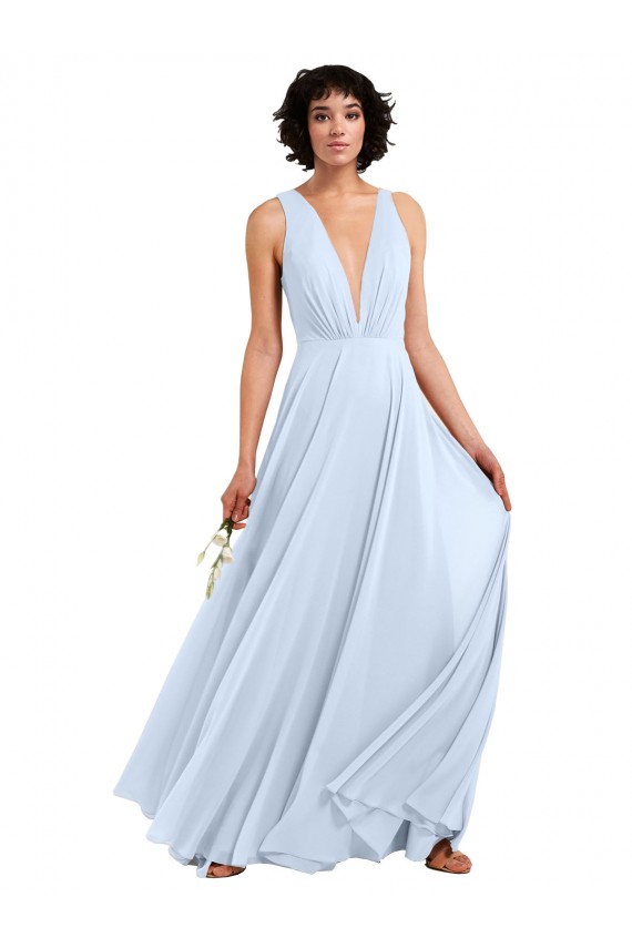 Desconto Azul Céu Claro Linha A Decote V Sem Mangas Comprimento Chão Vestidos de Madrinha / Vestidos Formais