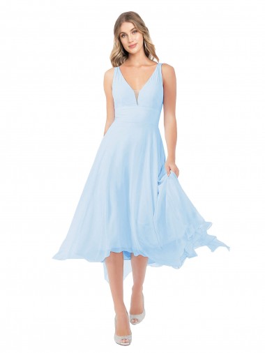 Desconto Azul Céu Claro Linha A Decote V Sem Mangas Comprimento Midi Vestidos de Madrinha / Vestidos de Cocktail / Vestidos de Homecoming