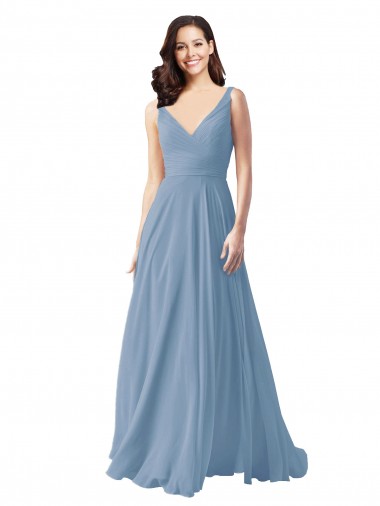 Desconto Azul Empoeirado Linha A Decote V Sem Mangas Comprimento Chão Vestido de Noite / Vestidos de Madrinha