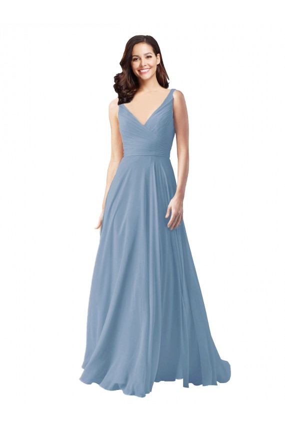 Desconto Azul Empoeirado Linha A Decote V Sem Mangas Comprimento Chão Vestido de Noite / Vestidos de Madrinha