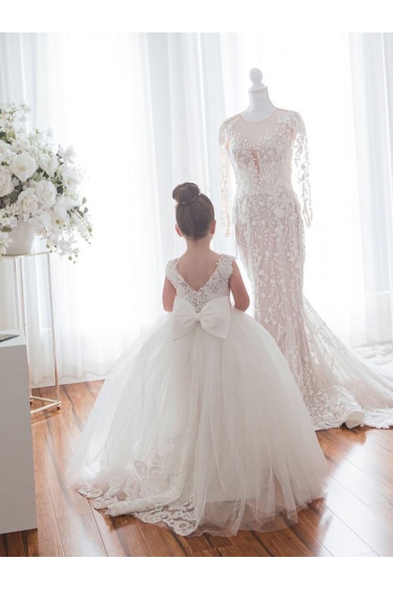 Desconto Marfim Vestido de Baile Barco Sem Mangas Comboio Capela Longo Tule & Renda Vestidos para Meninas de Flores