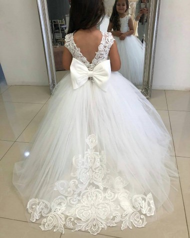 Desconto Marfim Vestido de Baile Barco Sem Mangas Comboio Capela Longo Tule & Renda Vestidos para Meninas de Flores