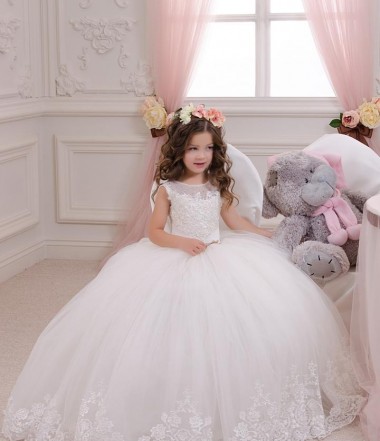 Desconto Marfim Vestido de Baile Barco Sem Mangas Comboio Capela Vestido para Meninas de Flores
