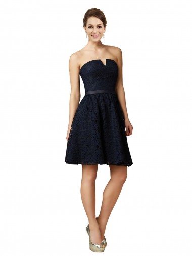 Desconto Marinha Negra Linha A Decote V Sem Mangas Comprimento Joelho Vestidos de Madrinha / Vestidos de Cocktail