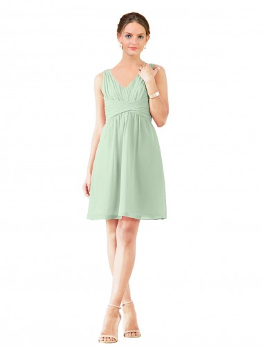Desconto Sábio Linha A Decote V Sem Mangas Comprimento Joelho Vestidos de Madrinha / Vestidos de Cocktail / Vestidos de Homecoming